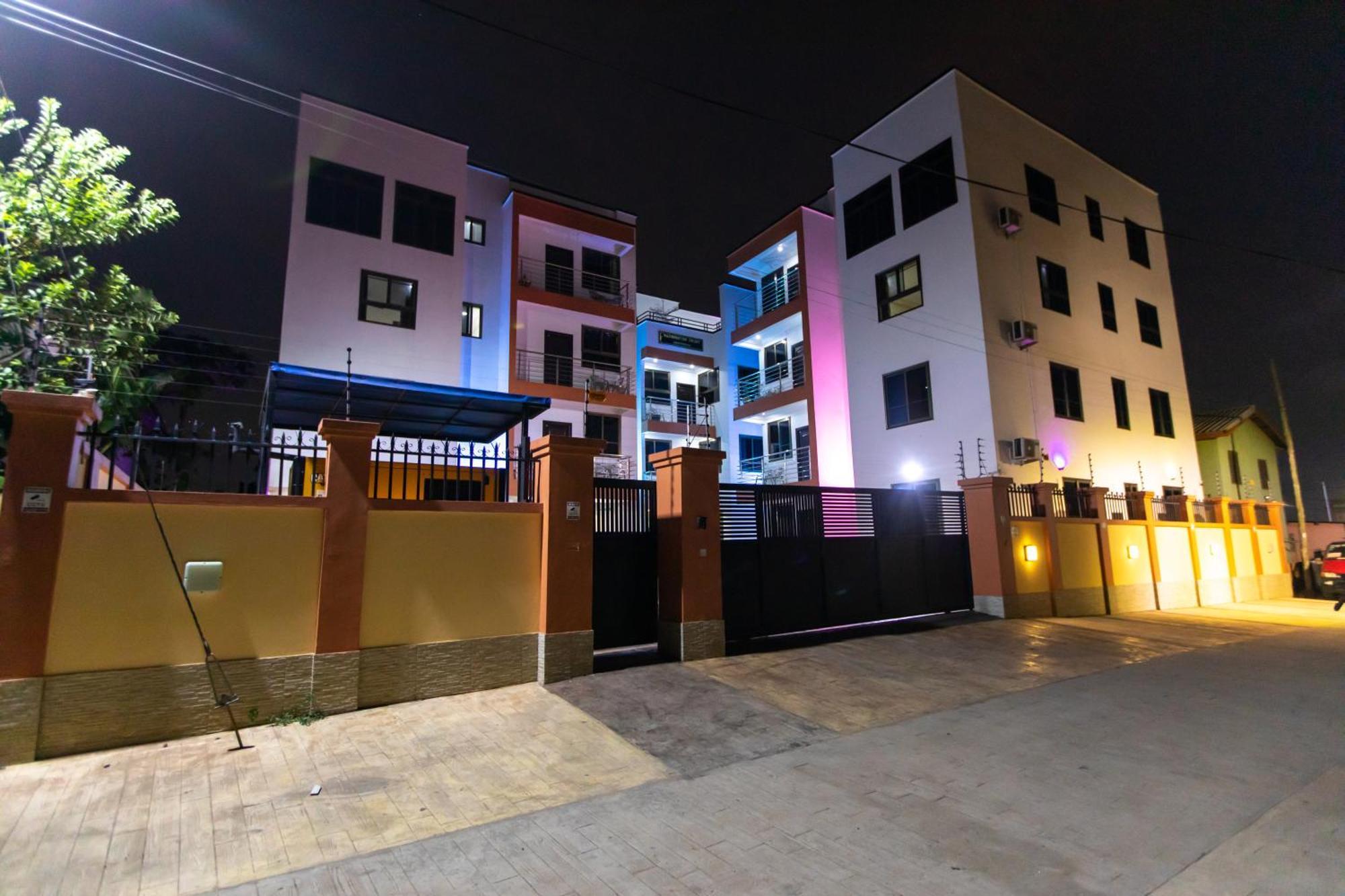 Washington Apartments - Just 25Mins Drive From The Airport Kwashieman Ngoại thất bức ảnh