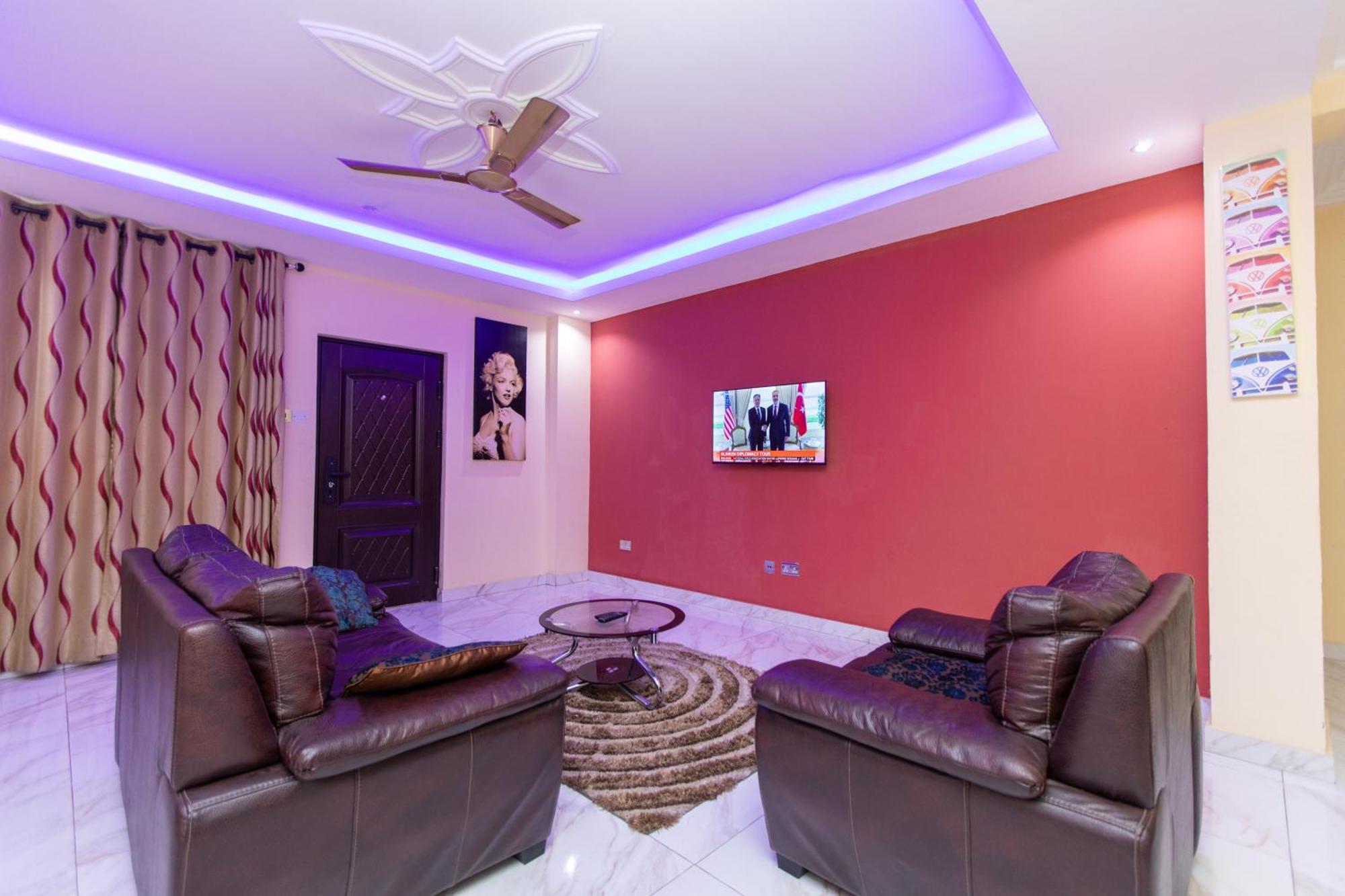 Washington Apartments - Just 25Mins Drive From The Airport Kwashieman Ngoại thất bức ảnh