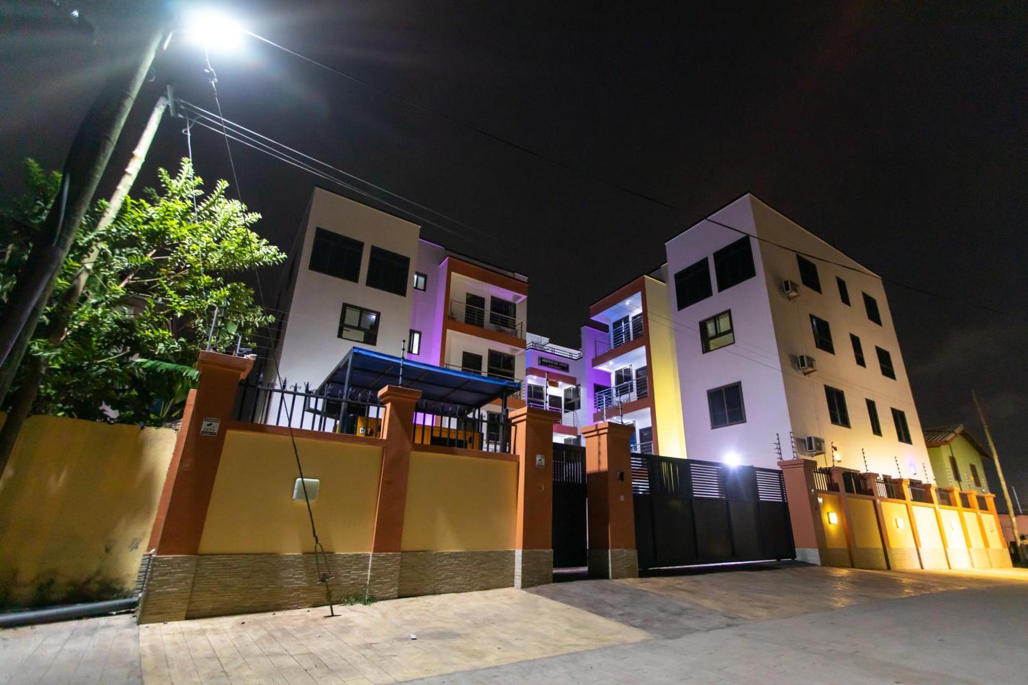 Washington Apartments - Just 25Mins Drive From The Airport Kwashieman Ngoại thất bức ảnh