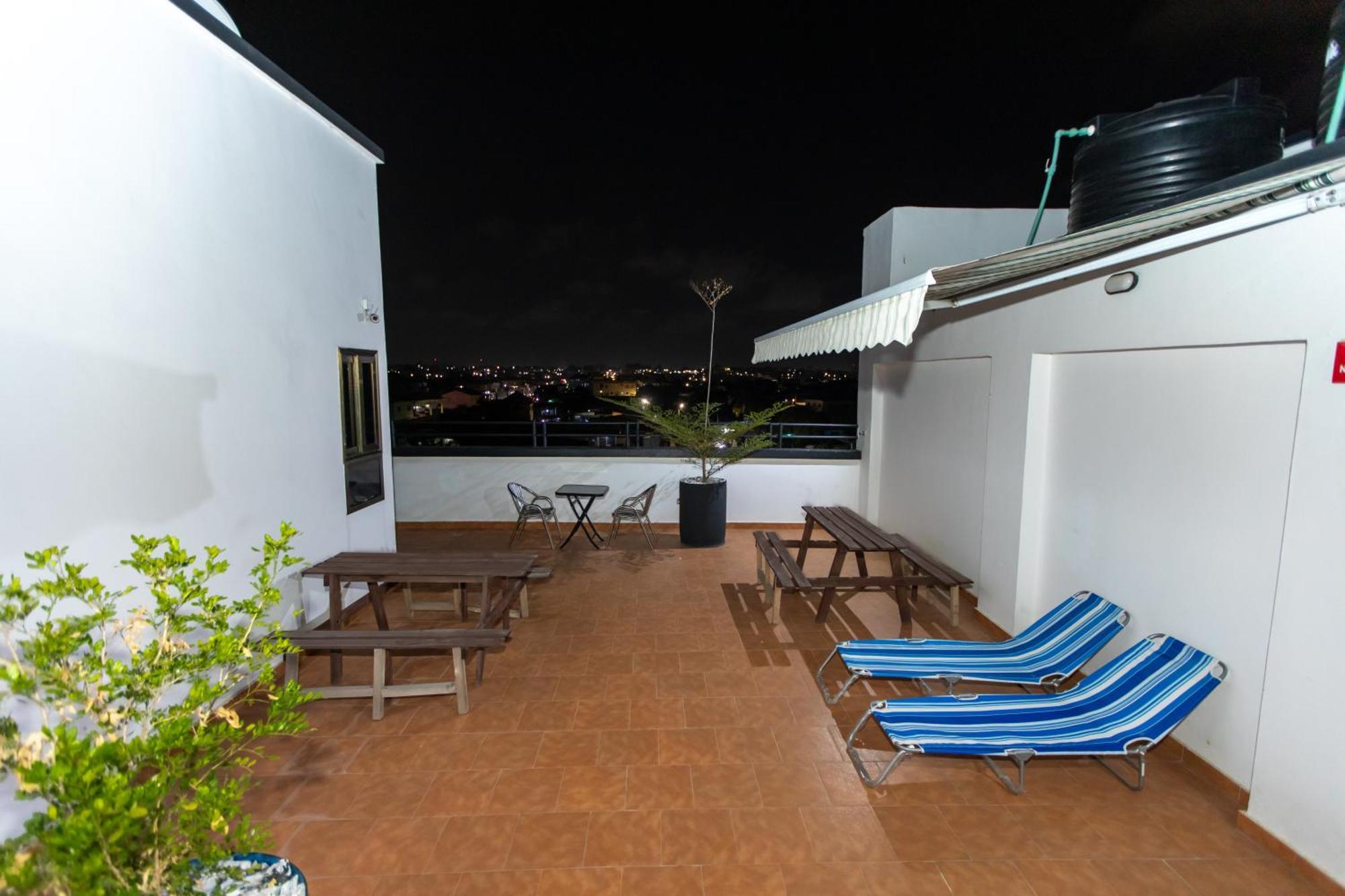 Washington Apartments - Just 25Mins Drive From The Airport Kwashieman Ngoại thất bức ảnh