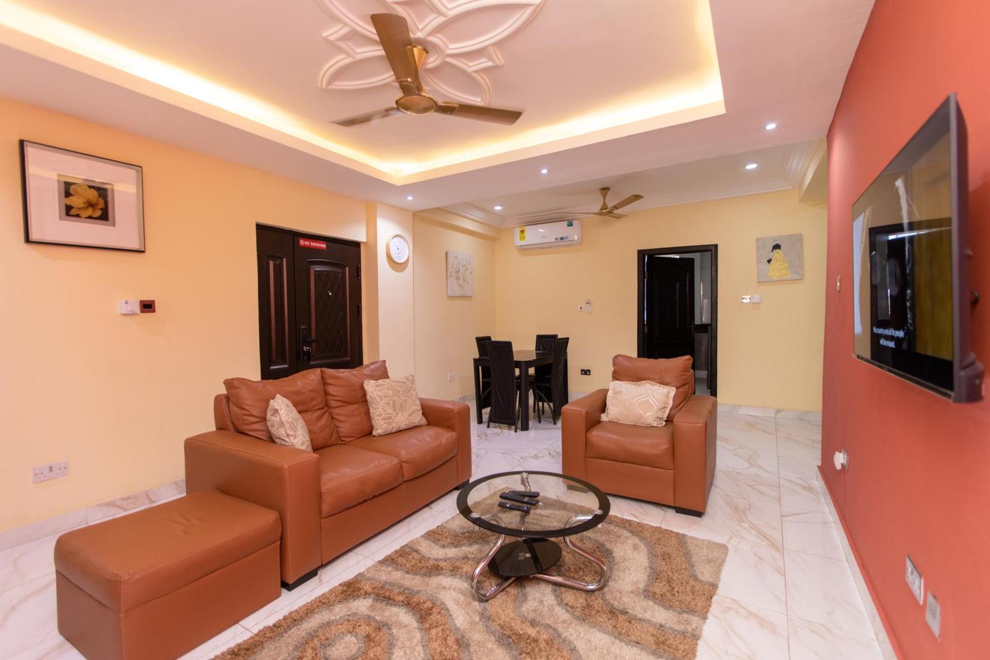 Washington Apartments - Just 25Mins Drive From The Airport Kwashieman Ngoại thất bức ảnh