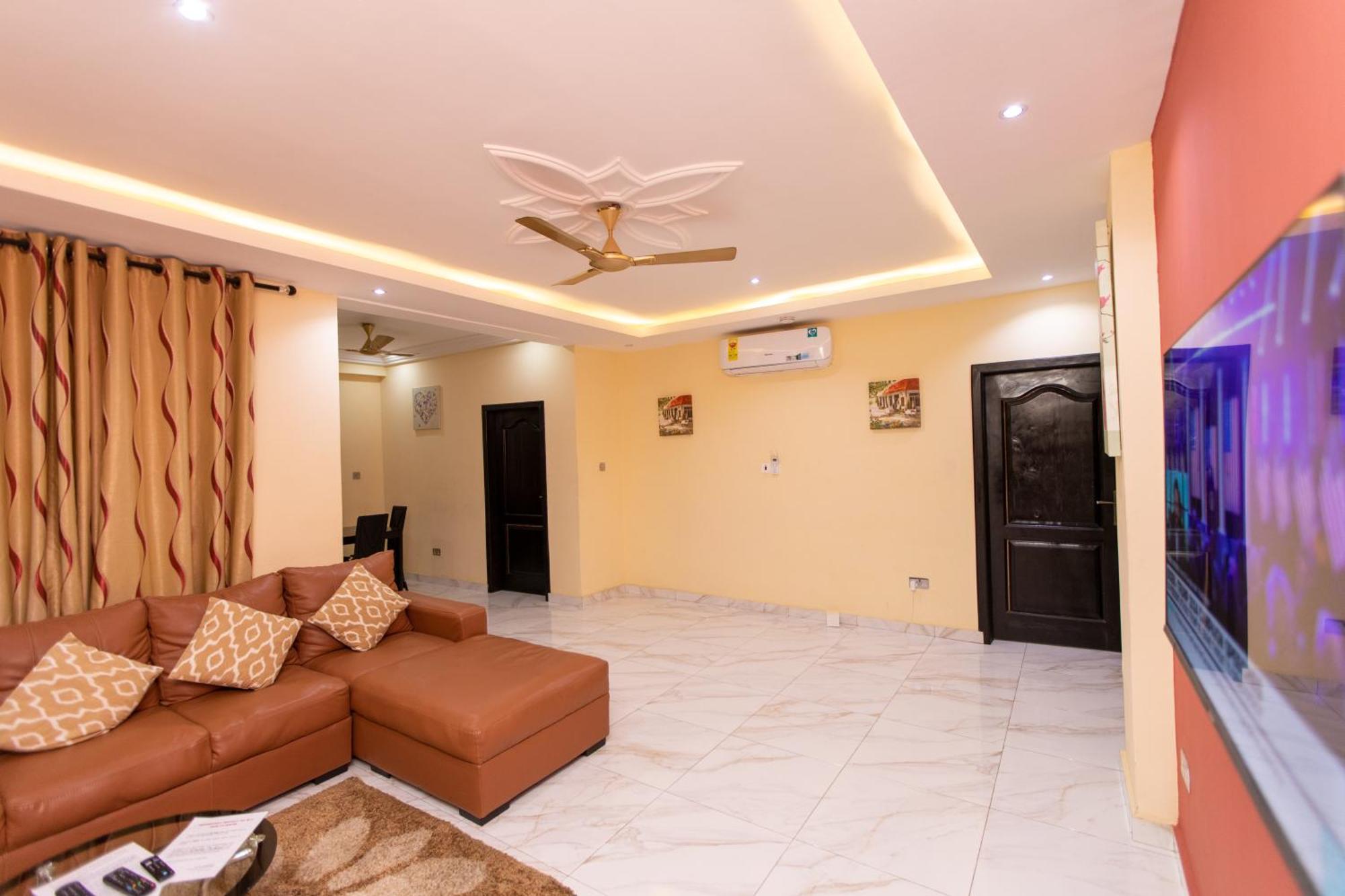 Washington Apartments - Just 25Mins Drive From The Airport Kwashieman Ngoại thất bức ảnh